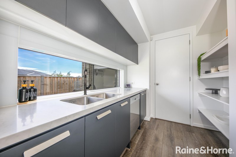 Photo - 10 Constance Way, New Gisborne VIC 3438 - Image 7