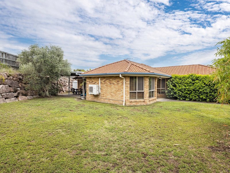 Photo - 10 Coolgardie Court, Arana Hills QLD 4054 - Image 2