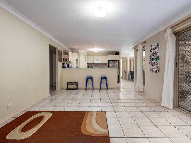 Photo - 10 Coolgardie Court, Arana Hills QLD 4054 - Image 6