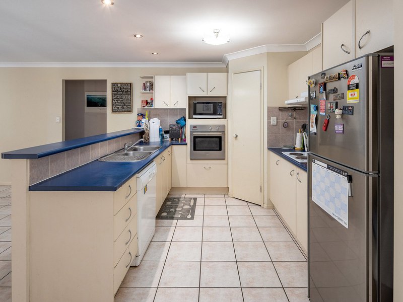 Photo - 10 Coolgardie Court, Arana Hills QLD 4054 - Image 7