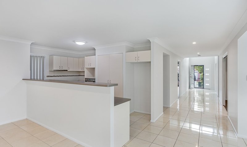 Photo - 10 Cordyline Street, North Lakes QLD 4509 - Image 2