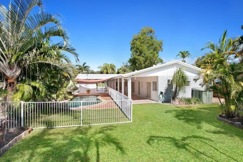 Photo - 10 Corinda Close, Trinity Beach QLD 4879 - Image 2