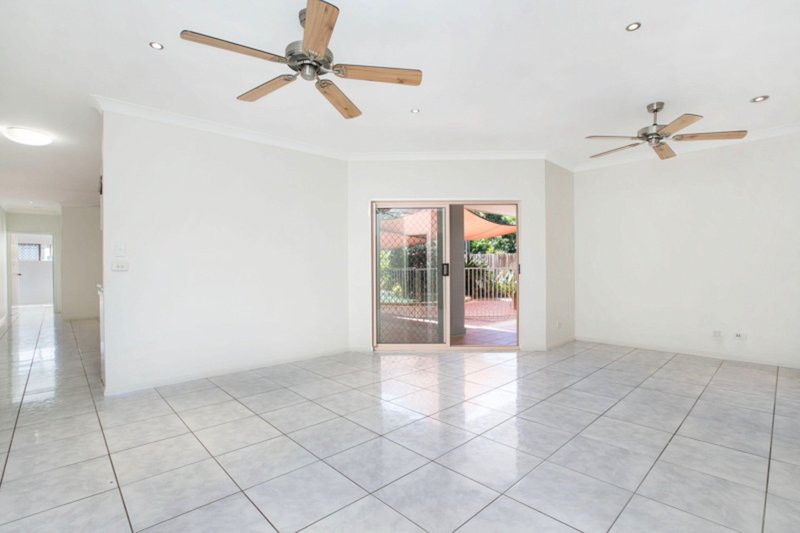 Photo - 10 Corinda Close, Trinity Beach QLD 4879 - Image 4