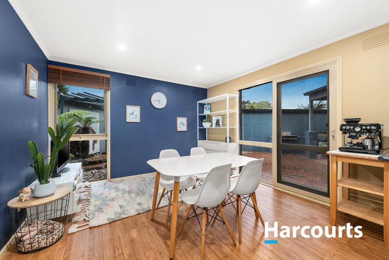 Photo - 10 Corinella Square, Wantirna VIC 3152 - Image 3