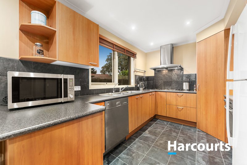 Photo - 10 Corinella Square, Wantirna VIC 3152 - Image 4