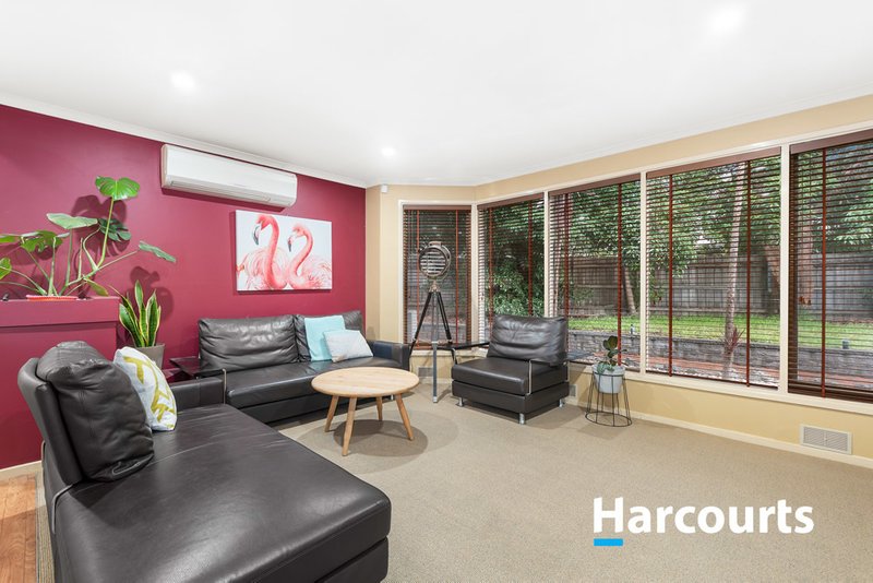 Photo - 10 Corinella Square, Wantirna VIC 3152 - Image 5