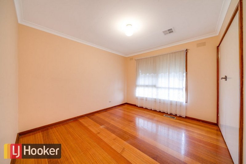 Photo - 10 Cornwall Ave , Keysborough VIC 3173 - Image 6