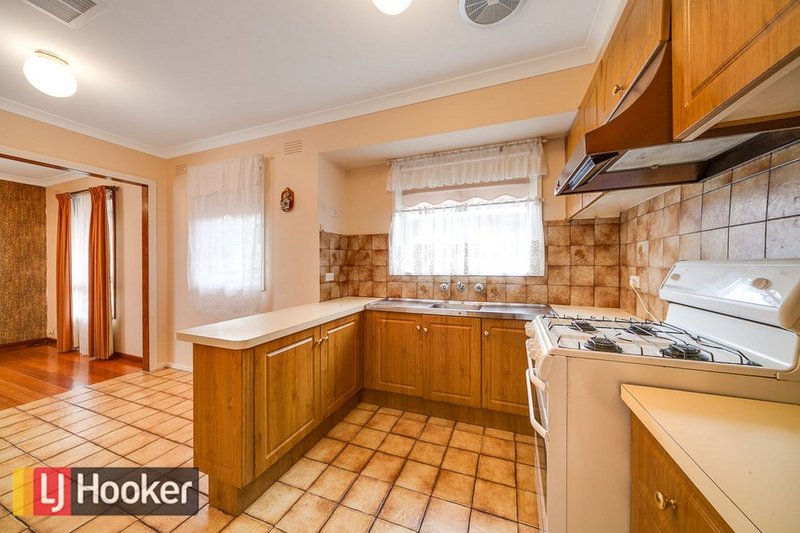 Photo - 10 Cornwall Ave , Keysborough VIC 3173 - Image 7