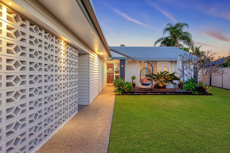 Photo - 10 Coronet Cr , Burleigh Waters QLD 4220 - Image 3