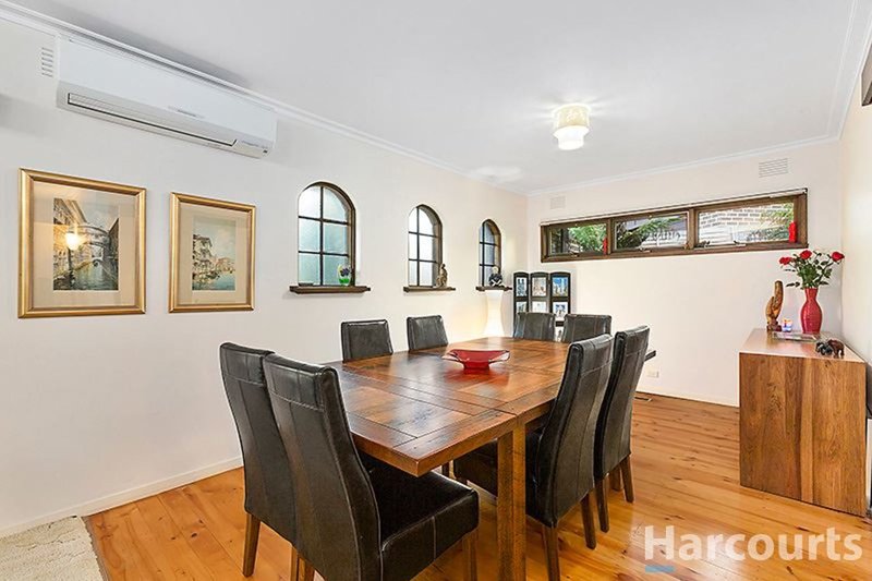 Photo - 10 Corunna Court, Glen Waverley VIC 3150 - Image 2