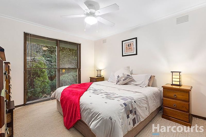 Photo - 10 Corunna Court, Glen Waverley VIC 3150 - Image 8