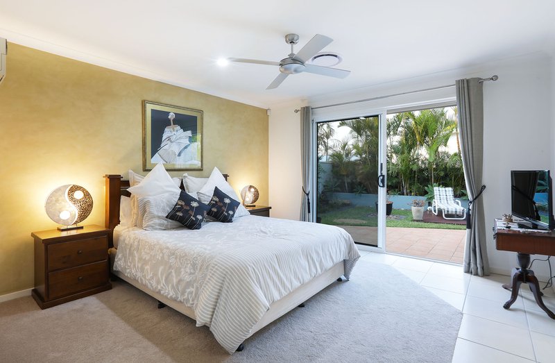 Photo - 10 Costa Del Sol Avenue, Coombabah QLD 4216 - Image 11