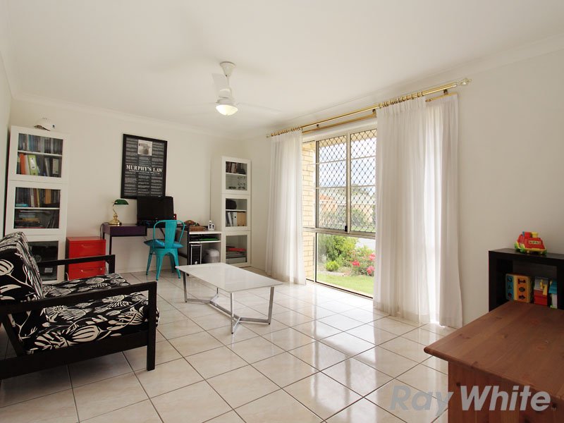 Photo - 10 Country Club Close, Carseldine QLD 4034 - Image 4