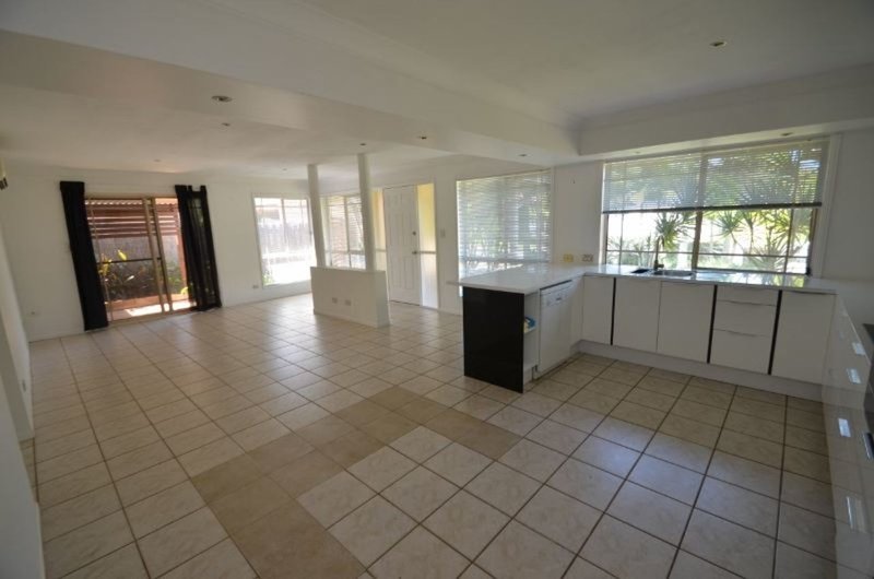 Photo - 10 County Close, Parkwood QLD 4214 - Image 3