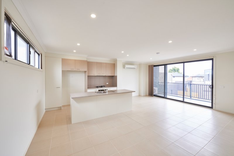 Photo - 10 Coupling Way, Glenroy VIC 3046 - Image 4