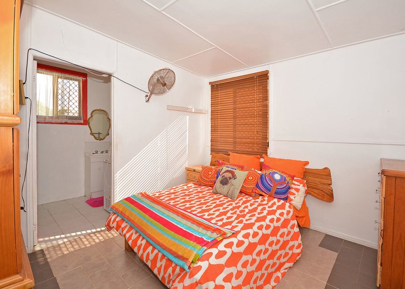 Photo - 10 Crawford Street, Torbanlea QLD 4662 - Image 9