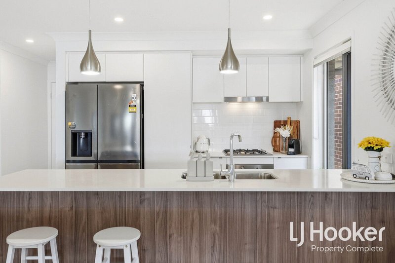 Photo - 10 Creaghe Street, Park Ridge QLD 4125 - Image 3