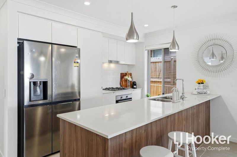 Photo - 10 Creaghe Street, Park Ridge QLD 4125 - Image 6