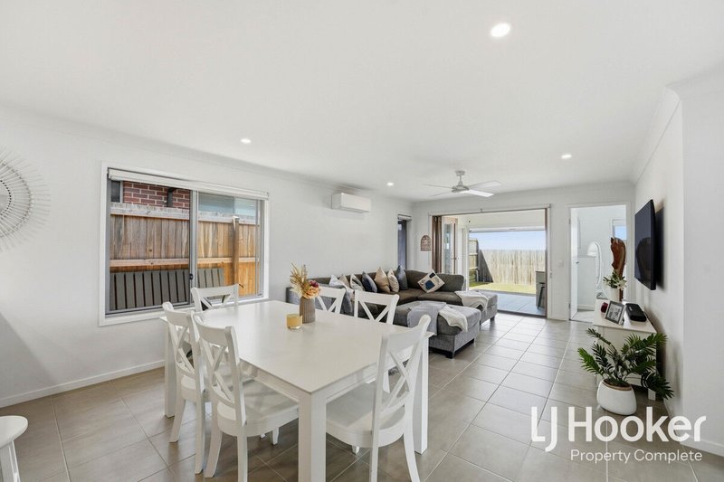 Photo - 10 Creaghe Street, Park Ridge QLD 4125 - Image 8