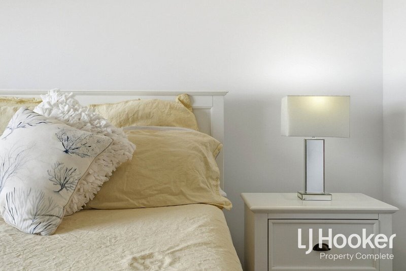 Photo - 10 Creaghe Street, Park Ridge QLD 4125 - Image 9