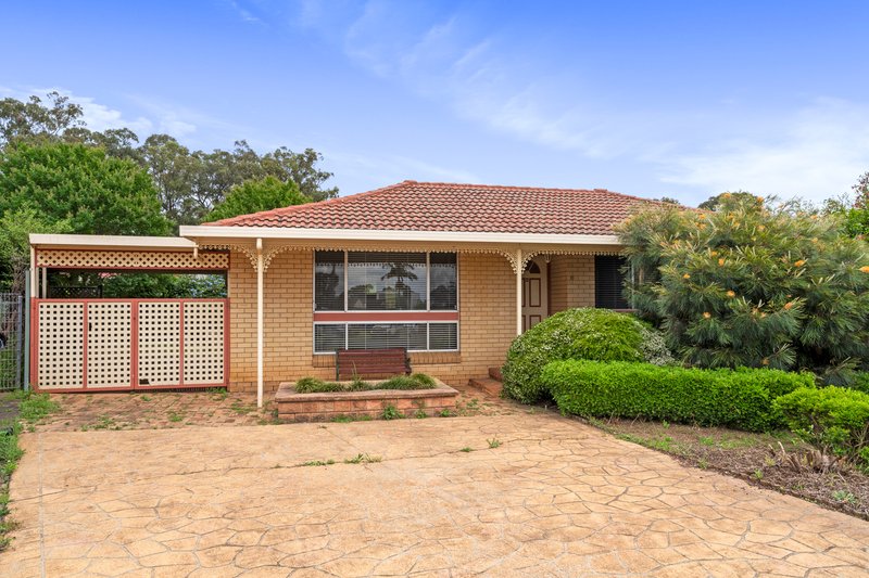 Photo - 10 Cress Place, Macquarie Fields NSW 2564 - Image 2