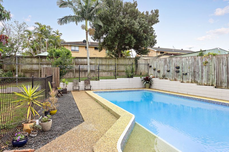 Photo - 10 Crosby Avenue, Arana Hills QLD 4054 - Image 2