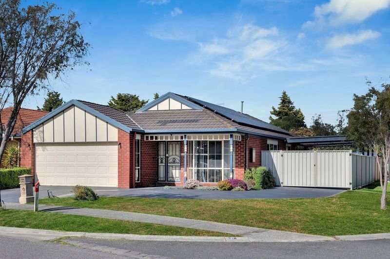 10 Crossdale Green, Craigieburn VIC 3064