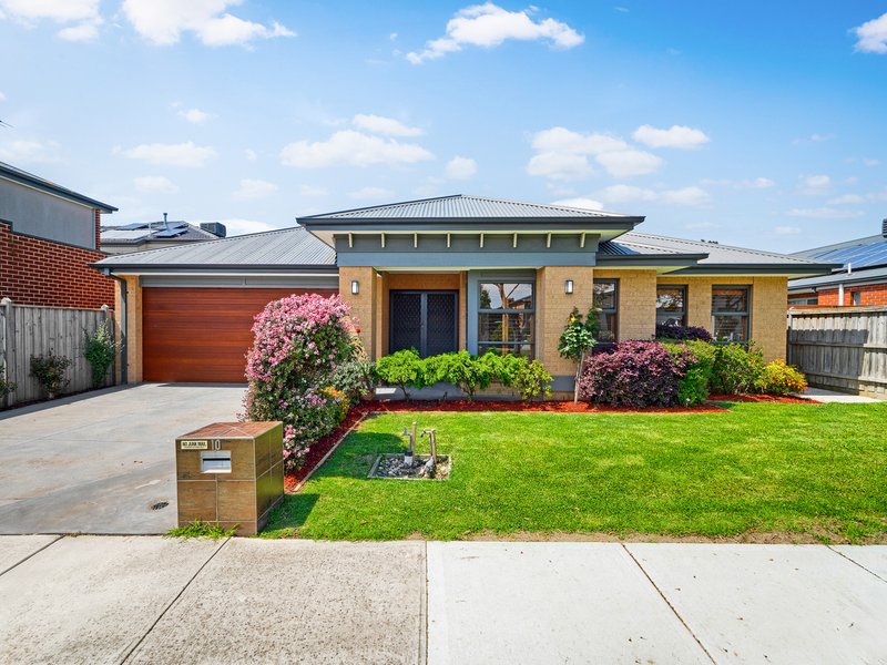 10 Crowe Avenue, Cranbourne West VIC 3977