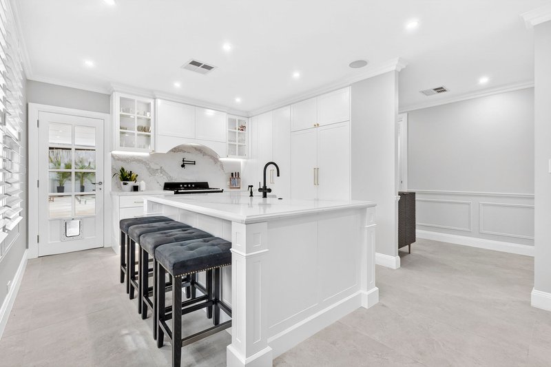 Photo - 10 Cullen Street, Forestville NSW 2087 - Image 3