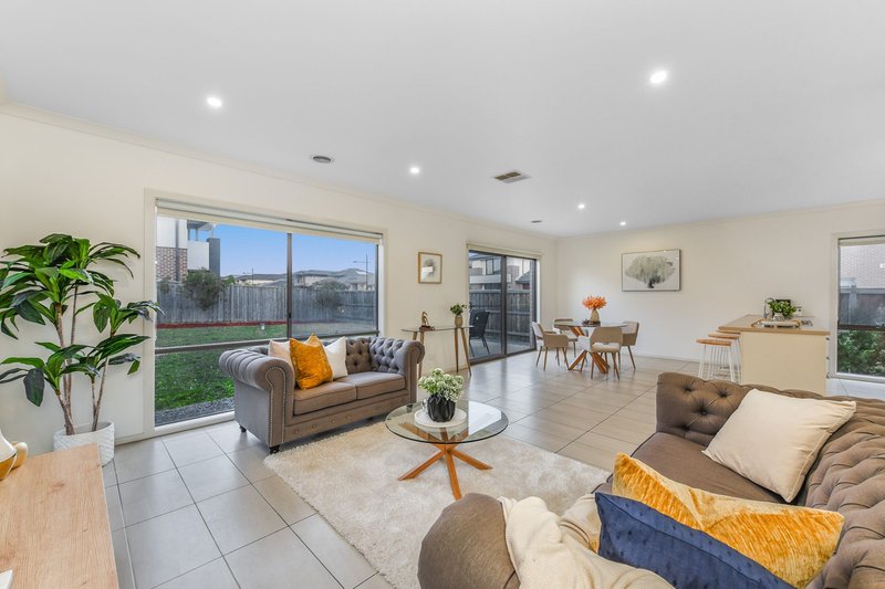 Photo - 10 Cutler Avenue, Keysborough VIC 3173 - Image 5