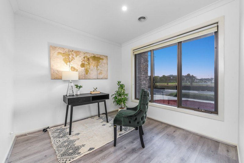 Photo - 10 Cutler Avenue, Keysborough VIC 3173 - Image 9