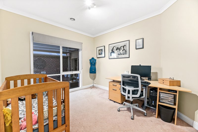 Photo - 10 Cypress Hill Drive, Narre Warren South VIC 3805 - Image 13