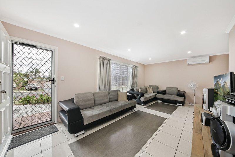 Photo - 10 Dampier Court, Boronia Heights QLD 4124 - Image 2