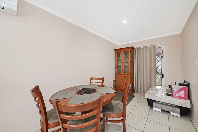 Photo - 10 Dampier Court, Boronia Heights QLD 4124 - Image 3