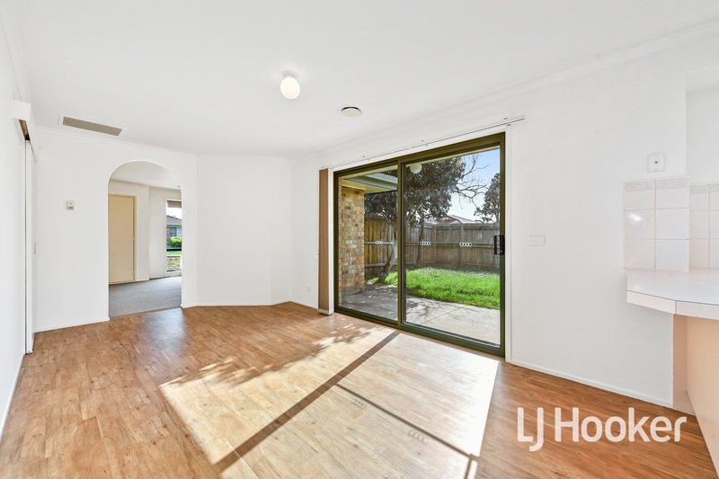 Photo - 10 Daniel Court, Pakenham VIC 3810 - Image 4