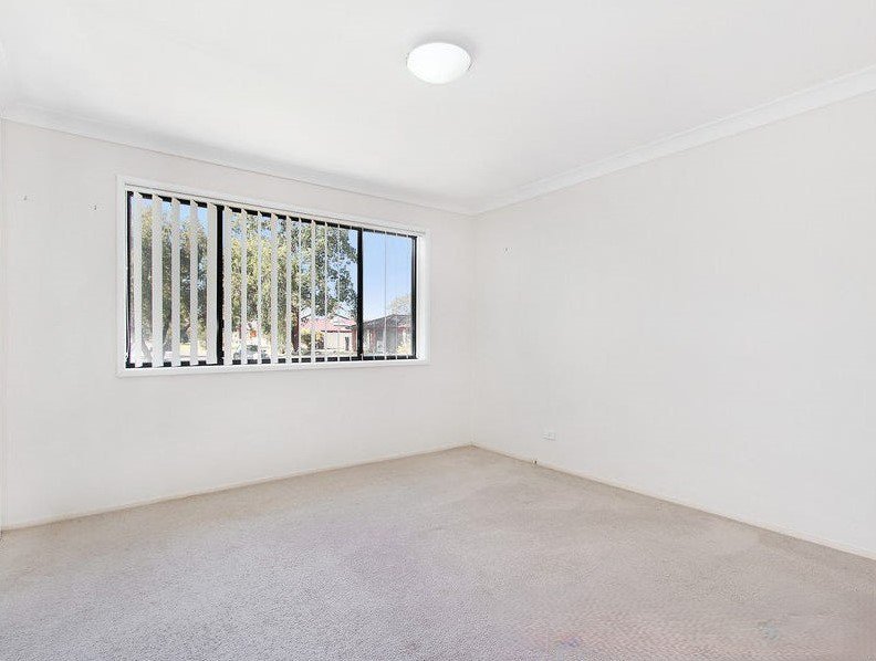 Photo - 10 Danube Place, St Clair NSW 2759 - Image 4