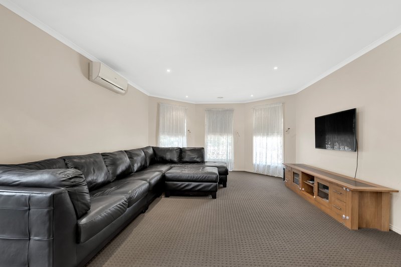 Photo - 10 Dartmouth Court, Manor Lakes VIC 3024 - Image 2