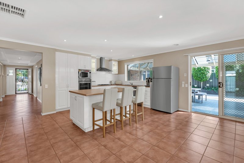 Photo - 10 Dartmouth Court, Manor Lakes VIC 3024 - Image 7