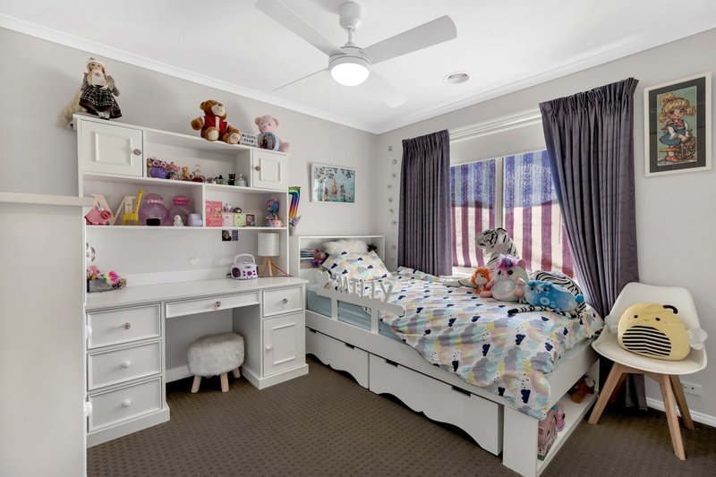 Photo - 10 Dartmouth Court, Manor Lakes VIC 3024 - Image 12