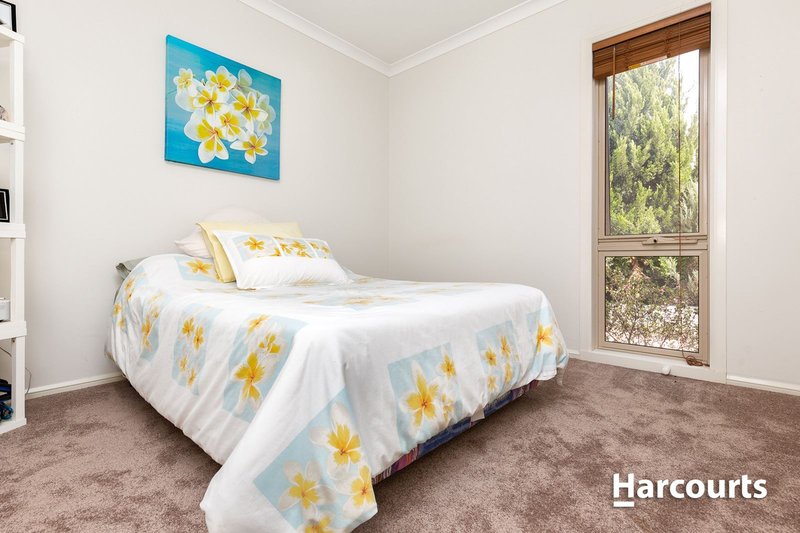 Photo - 10 Daventry Court, Berwick VIC 3806 - Image 8