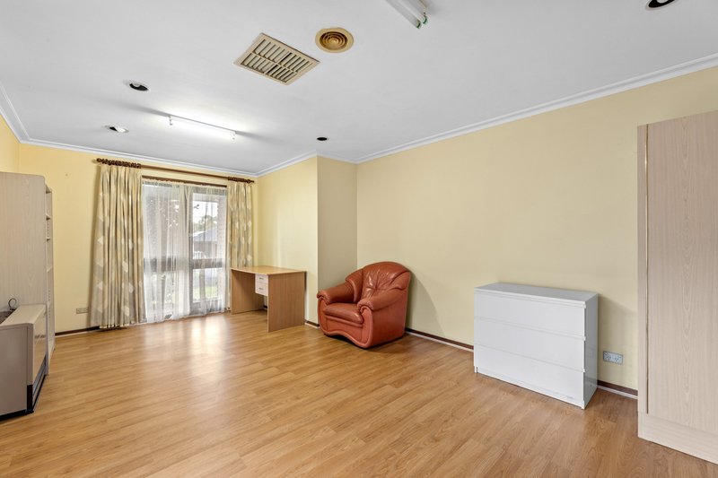 Photo - 10 Davis Street, Burwood East VIC 3151 - Image 2