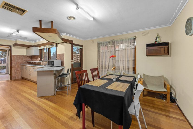 Photo - 10 Davis Street, Burwood East VIC 3151 - Image 5