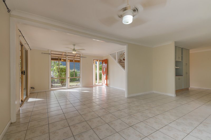 Photo - 10 Daydream Court, Cannonvale QLD 4802 - Image 3