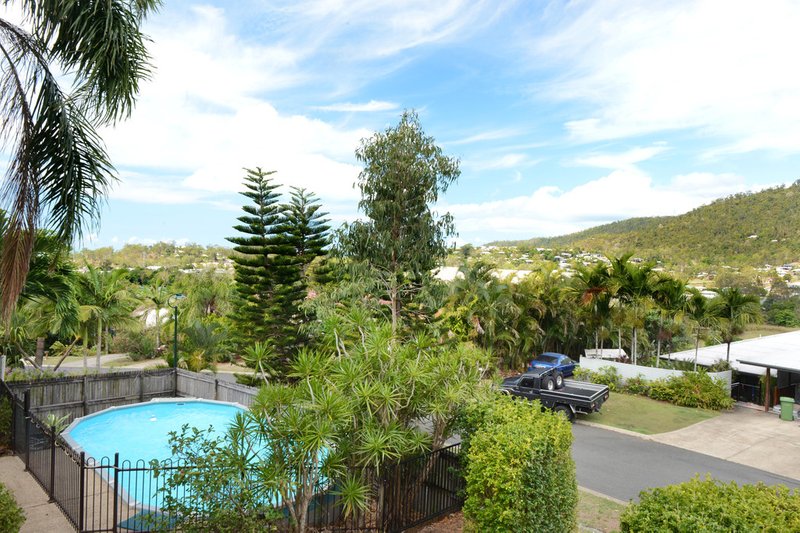 Photo - 10 Daydream Court, Cannonvale QLD 4802 - Image 9