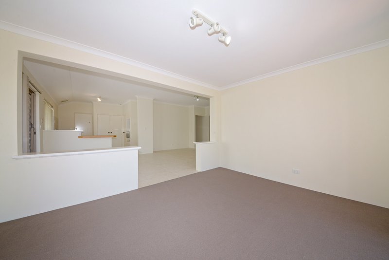 Photo - 10 De Crillon Way, Currambine WA 6028 - Image 16