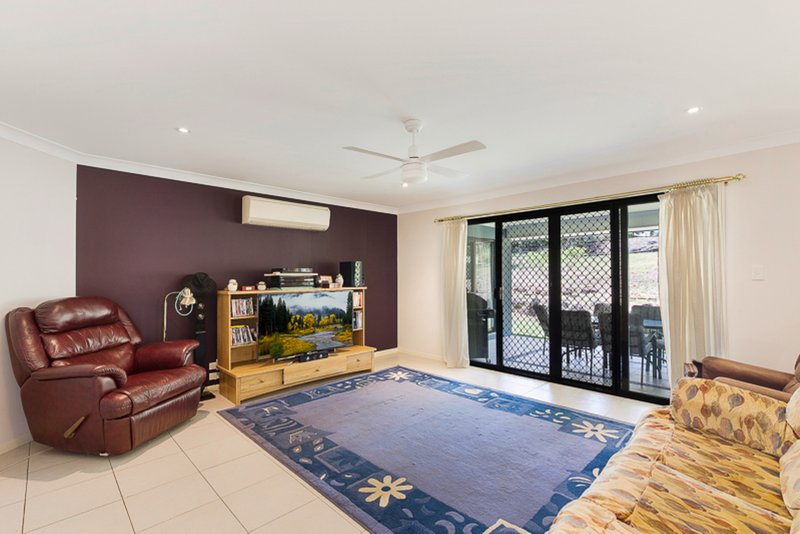 Photo - 10 Debbie Court, Highfields QLD 4352 - Image 2