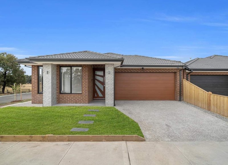 10 Decumbens Way, Donnybrook VIC 3064