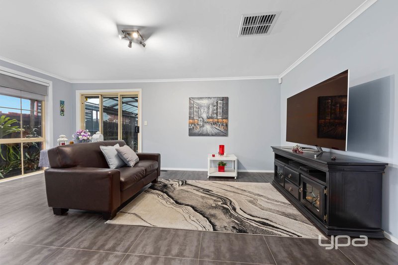 Photo - 10 Delamare Drive, Albanvale VIC 3021 - Image 5