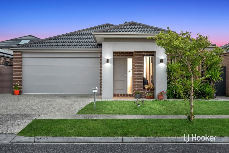 10 Dellinea Street, Cranbourne North VIC 3977