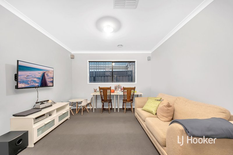 Photo - 10 Dellinea Street, Cranbourne North VIC 3977 - Image 2